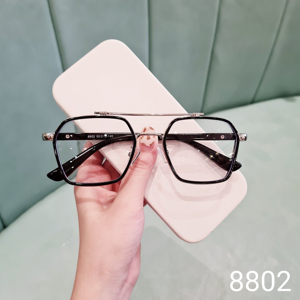 Gọng kính thời trang nam nữ Lilyeyewear mắt vuông to không độ chống ánh sáng xanh 8802 | BigBuy360 - bigbuy360.vn