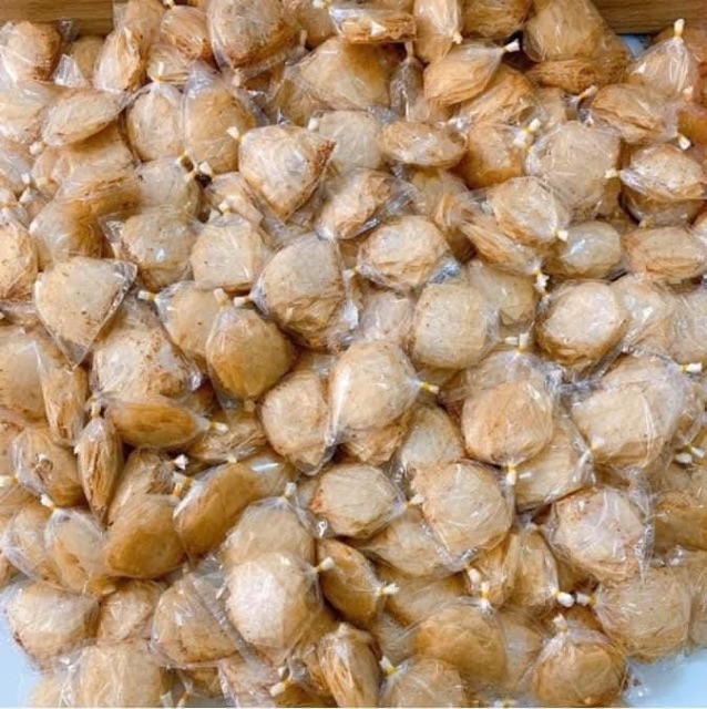 Bánh tráng muối tỏi xike thơm ngon