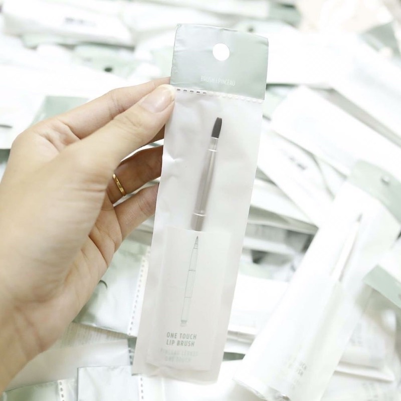 Phụ kiện trang điểm Cọ môi ONE TOUCH LIP BRUSH The Face Shop
