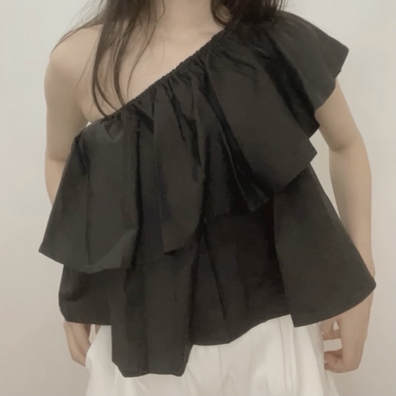 (SẴN) Áo thô lệch vai đen