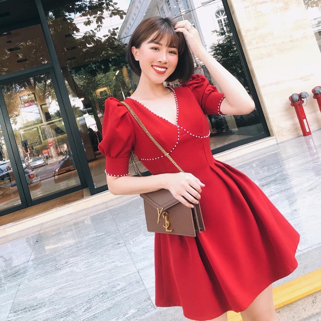 Váy đỏ xoè