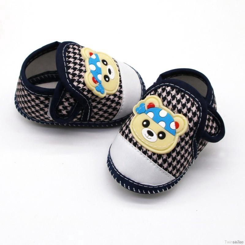 Giày em bé kiểu dáng xinh xắn dễ thương