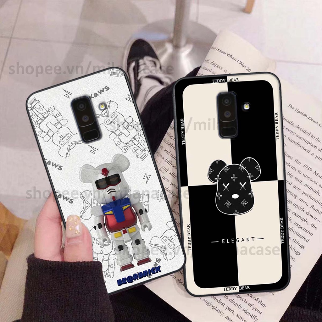 Ốp Samsung J8 gấu be@rBrick gấu Teddy Kaws siêu đẹp, phong cách, cá tính