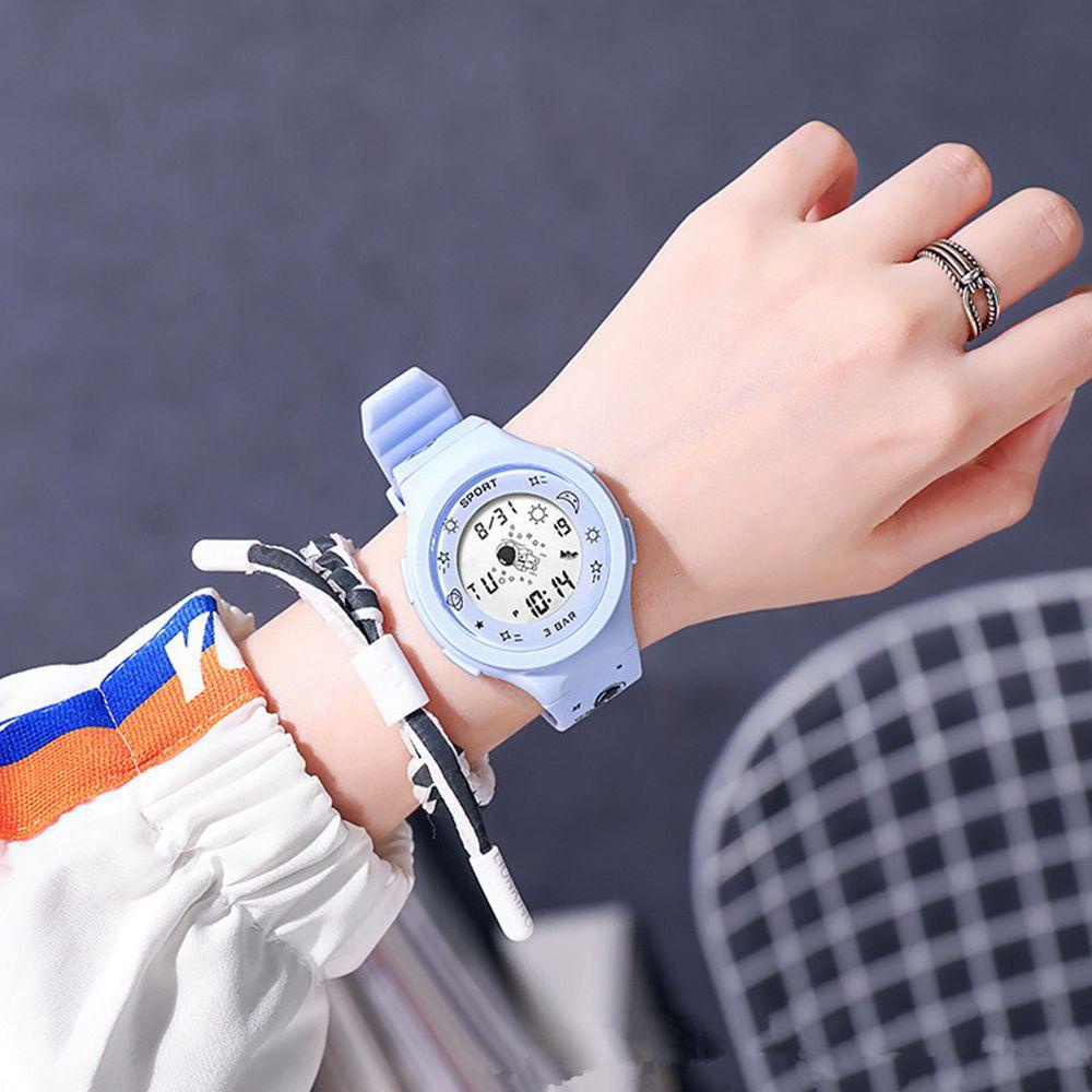 Đồng Hồ Đeo Tay Điện Tử Hình Phi Hành Gia Màu Dạ Quang Dễ Thương Cho Bé