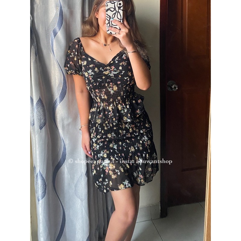 Chân váy và Áo TIMING set có bán lẻ