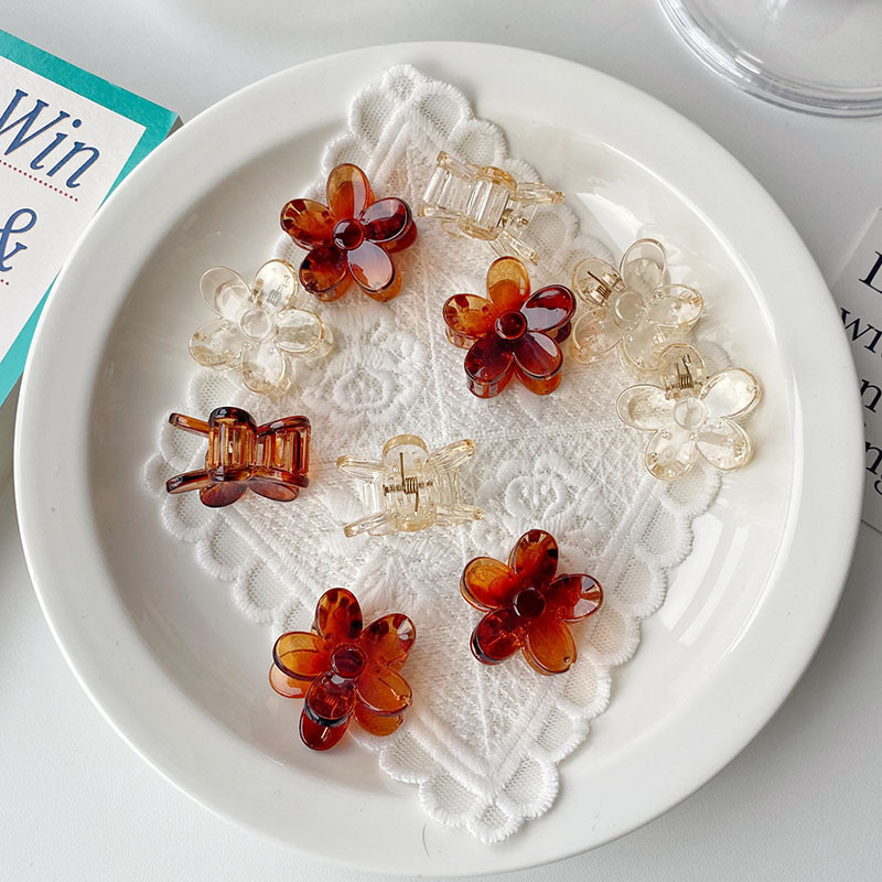 Kẹp Tóc Nhựa Đính Hoa Màu Trong Suốt