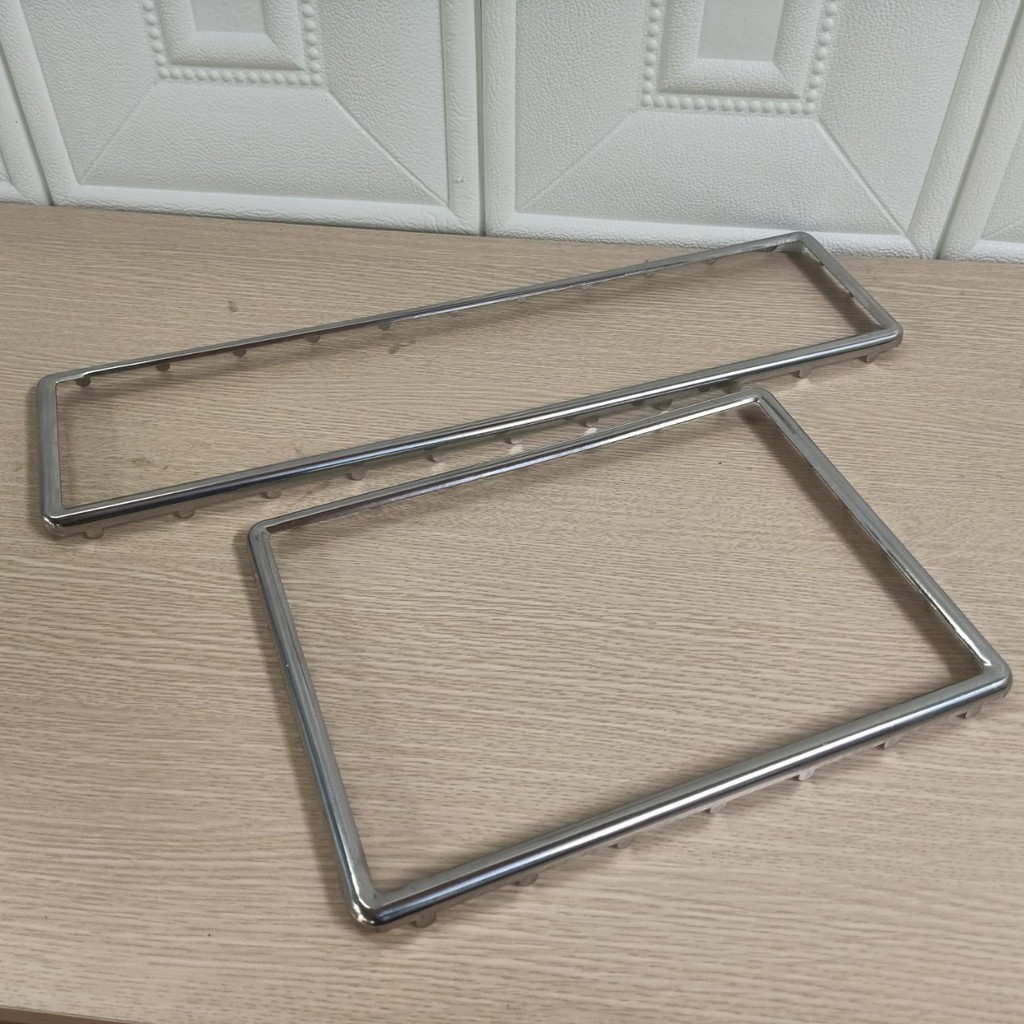 Bộ khung biển ô tô 1 dài 1 vuông biển 4 và 5 số cũ ,biển inox có viền sáng bóng