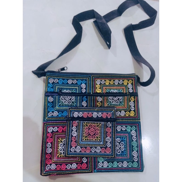 Túi đeo chéo 3 ngăn.