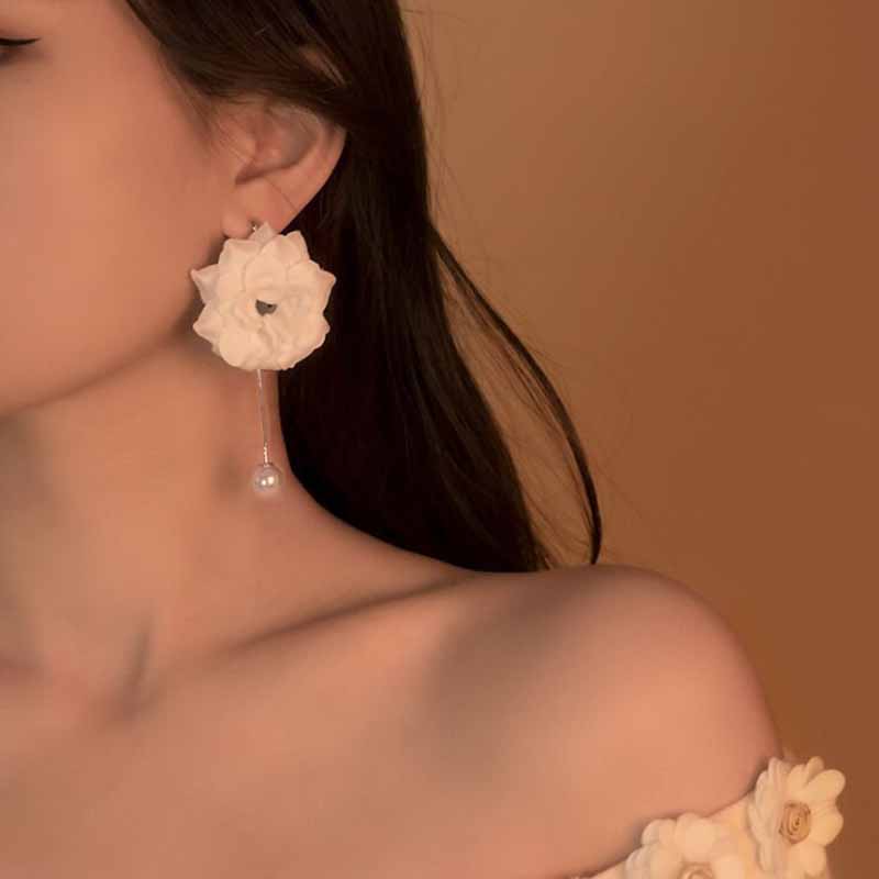 1 Đôi Khuyên Tai Dáng Dài Hình Bông Hoa Màu Hồng / Trắng Phong Cách Cổ Điển Thời Trang Cho Nữ