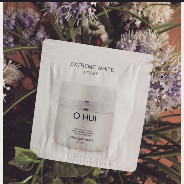 Combo 10 gói Kem dưỡng trắng sáng tế bào làn da Ohui White Extreme Cream