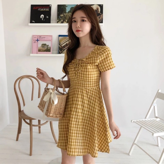 Váy ngắn cổ chữ V kẻ cảo, tay ngắn, váy liền mùa hè, phong cách đồng quê