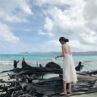 Đầm maxi hở lưng màu trắng lông vũ gợi cảm ulzzang