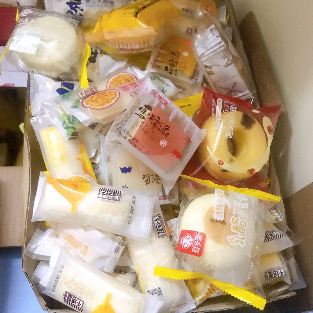 Combo bánh mix tuyển chọn: sữa chua, phô mai, bông lan, sandwich