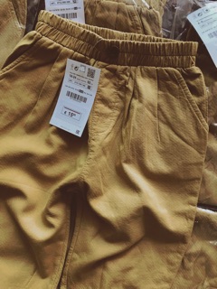 Quần đũi vàng đất phi giới tính zara