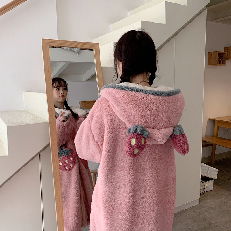 Áo Choàng Ngủ Có Mũ Trùm Đầu Hình Trái Dâu Dễ Thương Cho Nữ