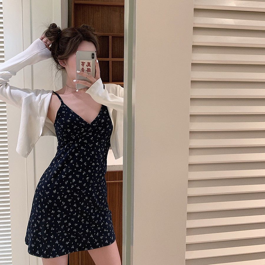 (HÀNG SẴN) Váy thun họa tiết hoa nhí hai dây cổ V sexy dáng A-line style gợi cảm sang chảnh Hàn Quốc | BigBuy360 - bigbuy360.vn