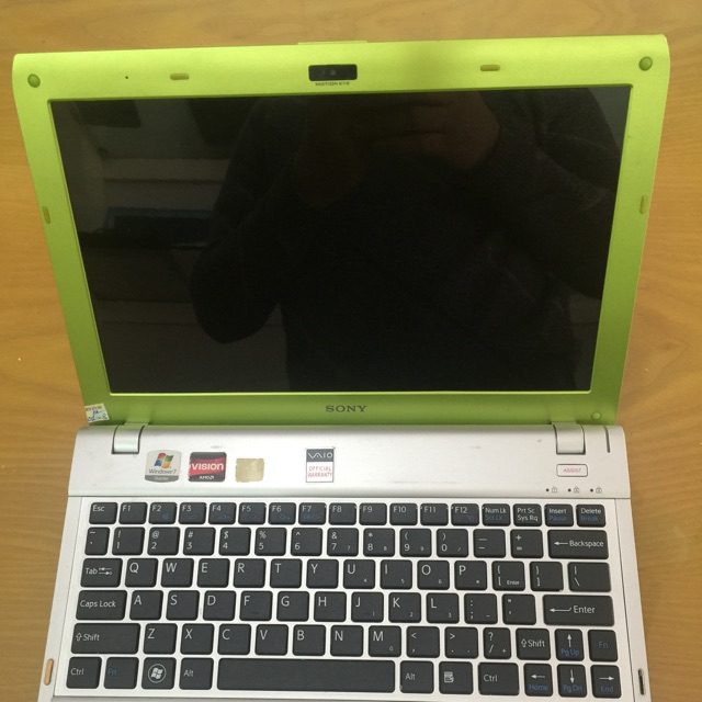 Sony vaio YB15 màu xanh rất đẹp và nhỏ gọn