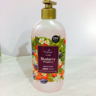 Sữa tắm On the Body Natural chai 500ml tinh chất hương hoa thơm ngát