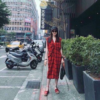 Váy kẻ zara