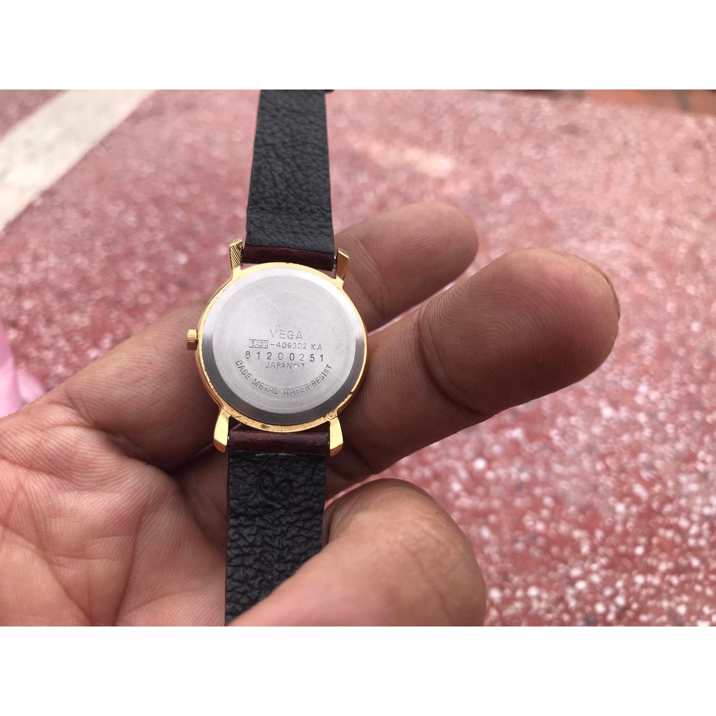 Đồng hồ nữ Vega lắc kê