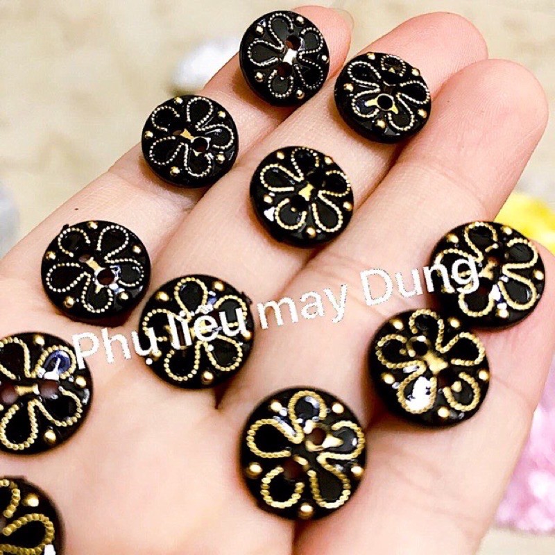 Nút 2 lỗ hoa vàng size 12mm