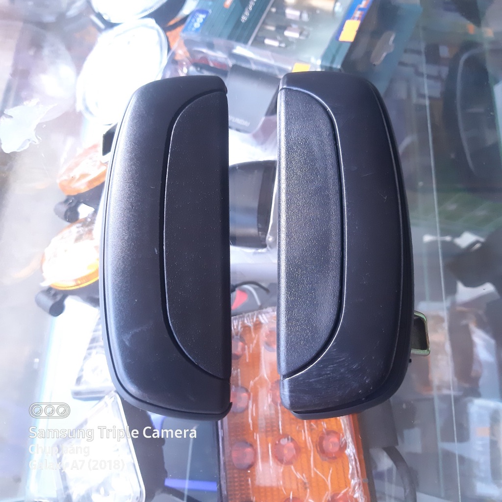 Một cặp (2 cái) tay mở cửa ngoài Hyundai 1.25 tấn đời 1997 - 2006, HD H100, gồm Trái và phải, hàng Korea