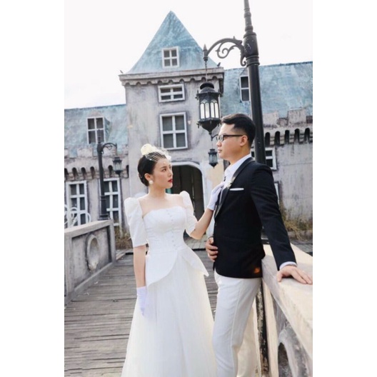 Đầm váy cô dâu đi bàn phối peplum, tay dài ngắn phồng vai nhẹ form xòe, chụp ảnh cưới sang trọng