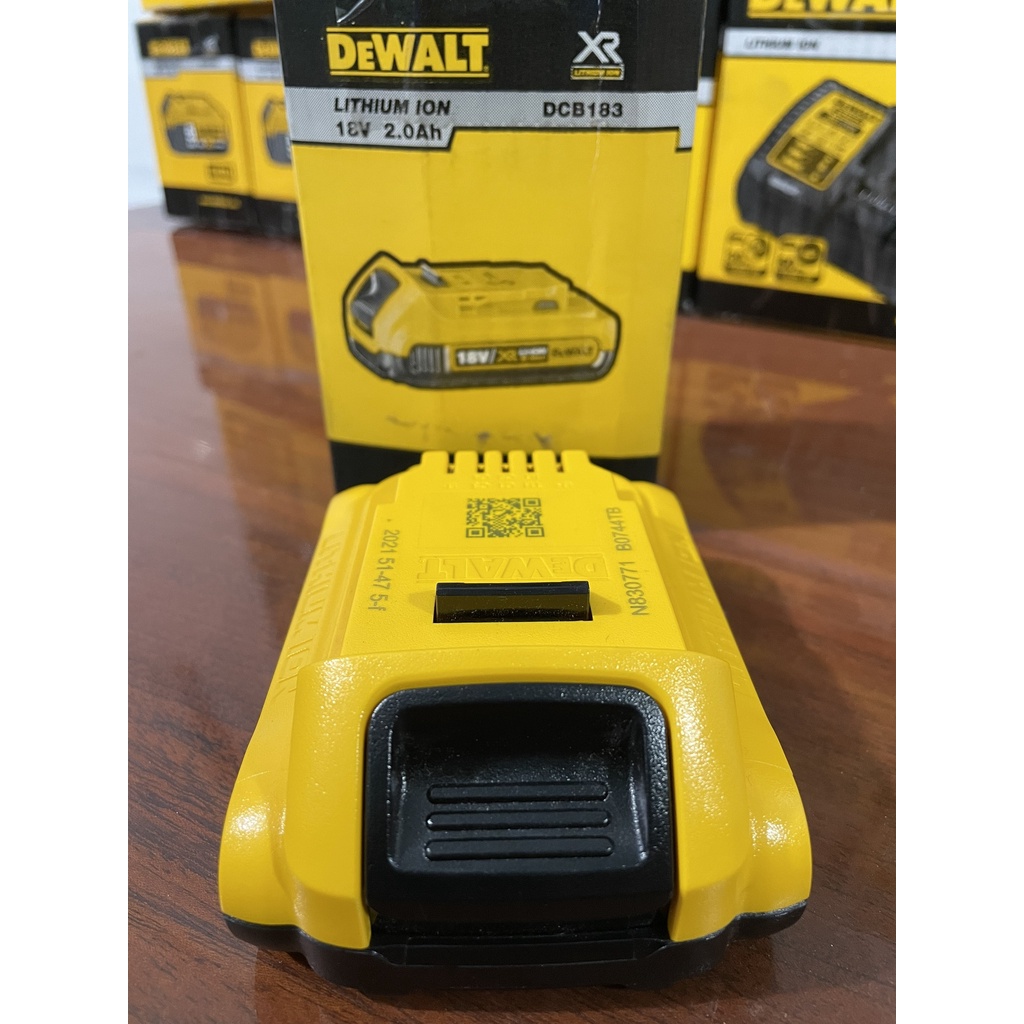 Pin Dewalt 20V 2Ah DCB183 Chính Hãng BH 12 Tháng
