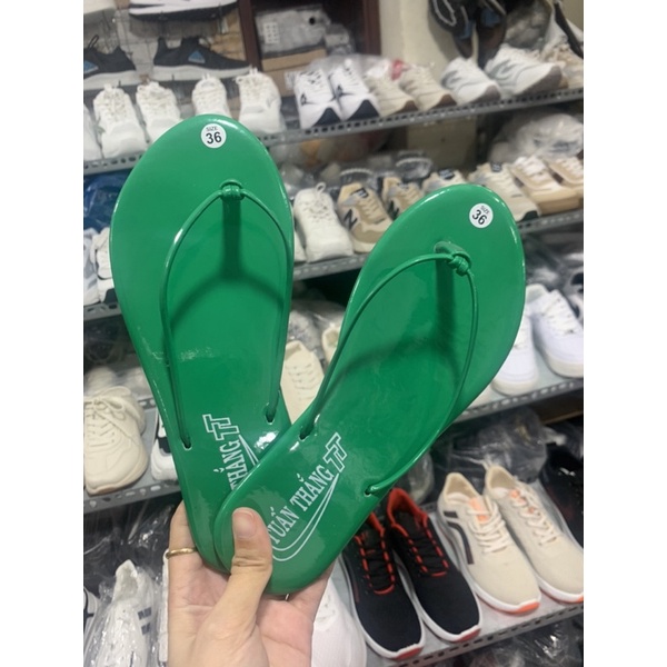 Dép lê nữ đế bằng kẹp ngón đi biển trong nhà siêu nhẹ êm chân vnxk quai mảnh xanh lá