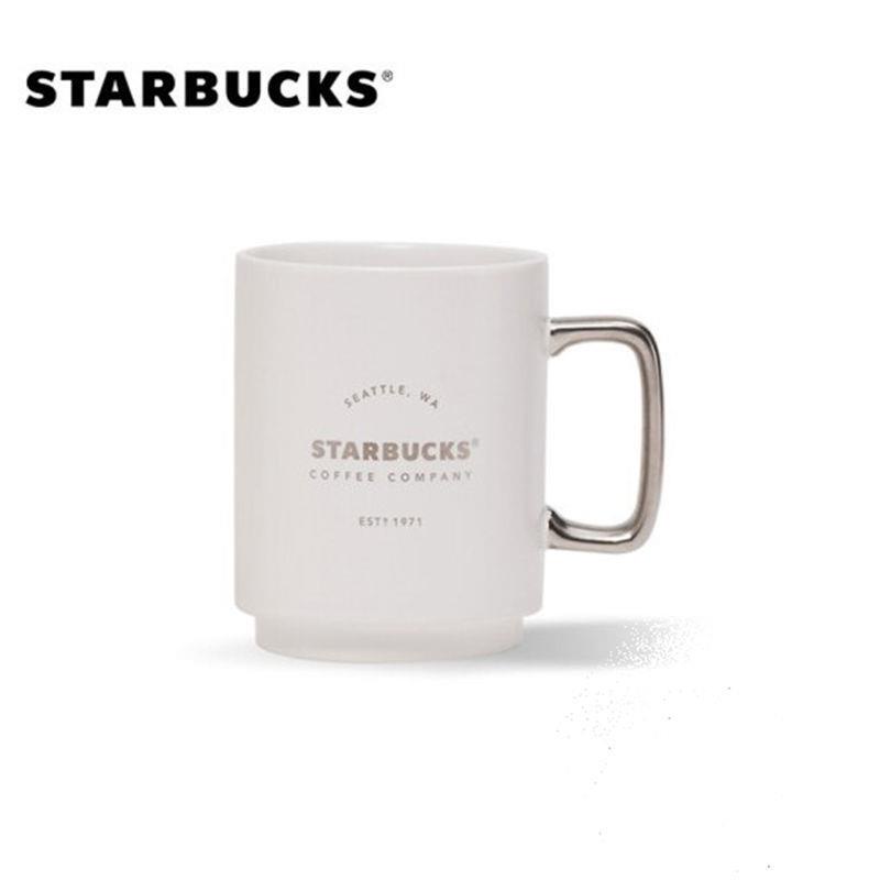 Cốc cà phê Starbucks kỷ niệm 10 năm màu đen với gấu phi hành gia long lanh