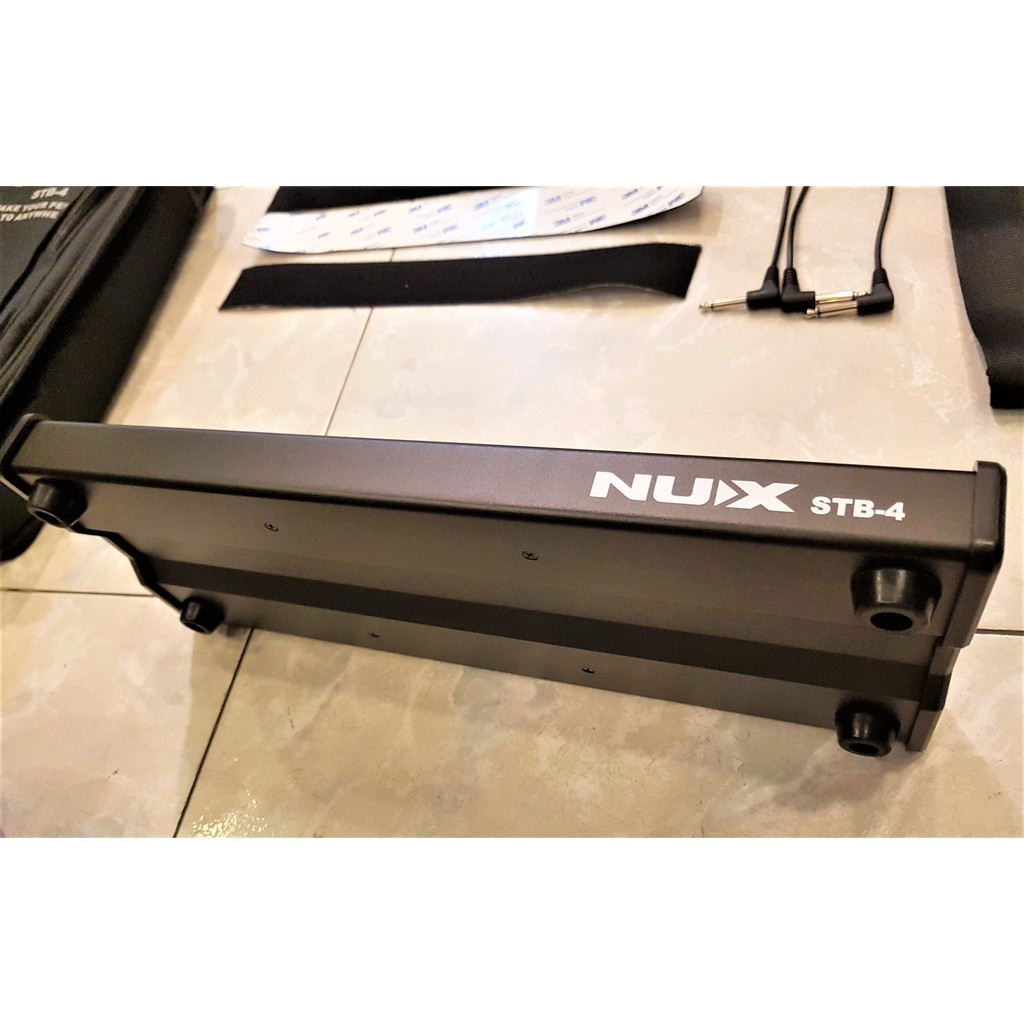 Bàn để phơ guitar NUX STB-4 để được 5 cục phơ