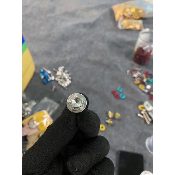 Ốc 8li2 Salaya Gắn Nhiều Vị Trí Trên Xe