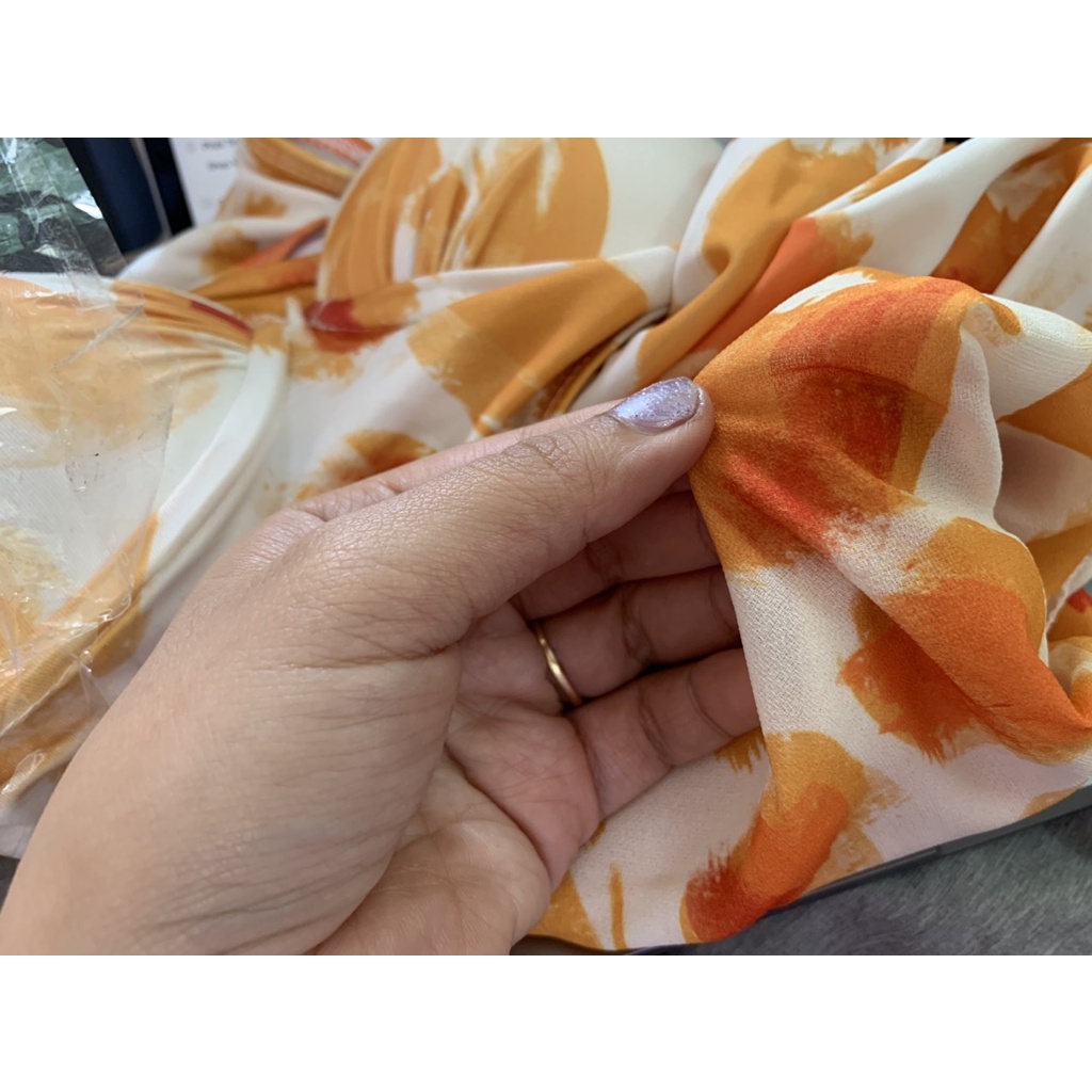 Bikini set 3 món đi biển đi bơi hoa cam kèm khăn choàng đi biển có ảnh thật kế bên