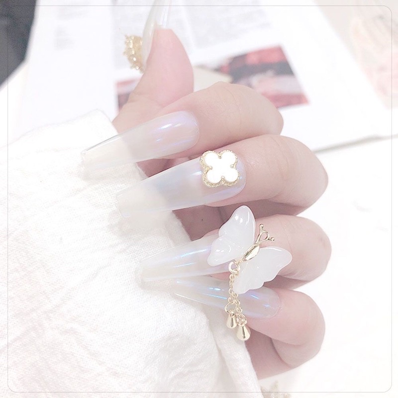 [Hàng mới về] Phụ Kiện Trang Trí Móng Tay Nghệ Thuật Hình Cỏ Bốn Lá 3D Bằng Hợp Kim Màu Trắng Và Đen 4k/1 cái