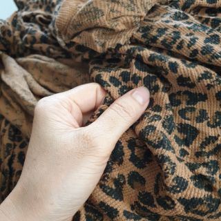 Vải cotton họa tiết beo
