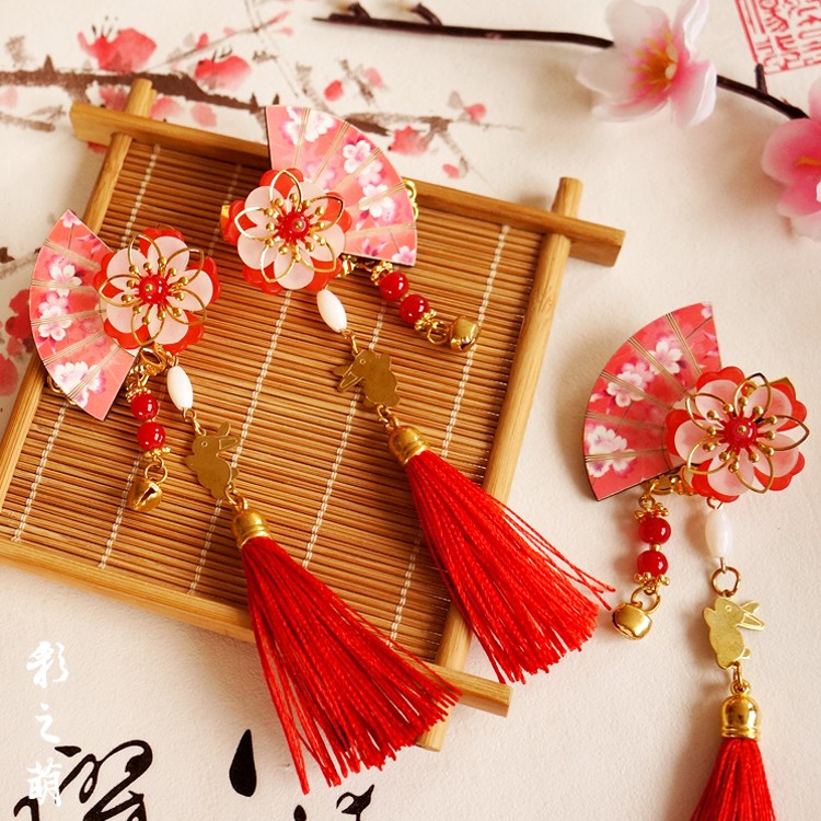 Kẹp quạt gỗ cổ phong thỏ hoa phối tua