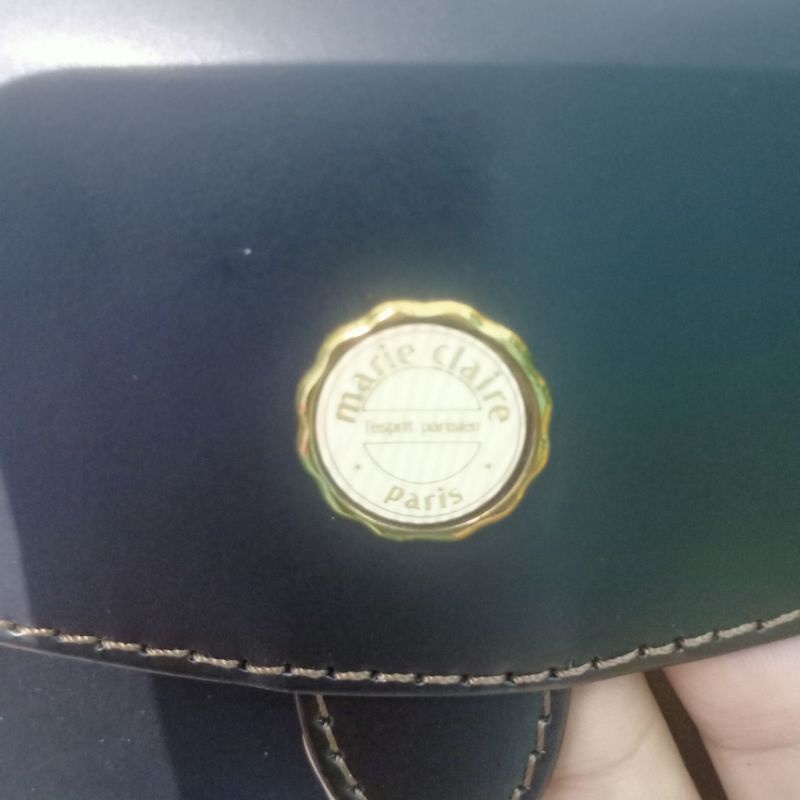 Túi đeo chéo da cứng phom hộp secondhand 040722