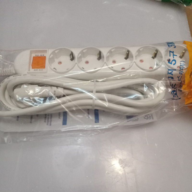 Ổ cấm điện hàn quốc 3 chấu tiếp địa sườn 5 lỗ 1 công tắc .có dây điễn dài 3m tự động ngắt điện khi quá tải