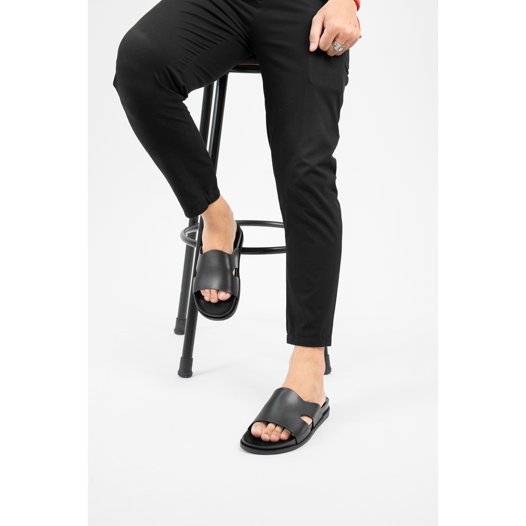 Dép nam quai ngang slipper Pathon quai Microfiber và đế 2 lớp màu đen quai đen SD16