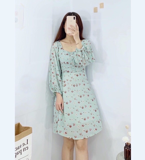 Đầm Bông Cổ Vuông Nút Bọc