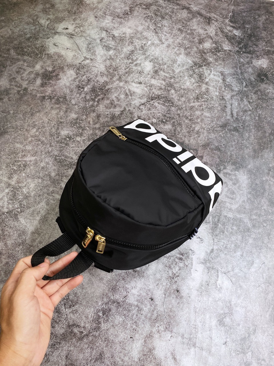 (HÀNG XUẤT XỊN) Balo das đen phối logo chữ B194 LINEAR MINI BACKPACK BLACK CM5561 Kích thước: 22 cm x 12 cm x 27 cm