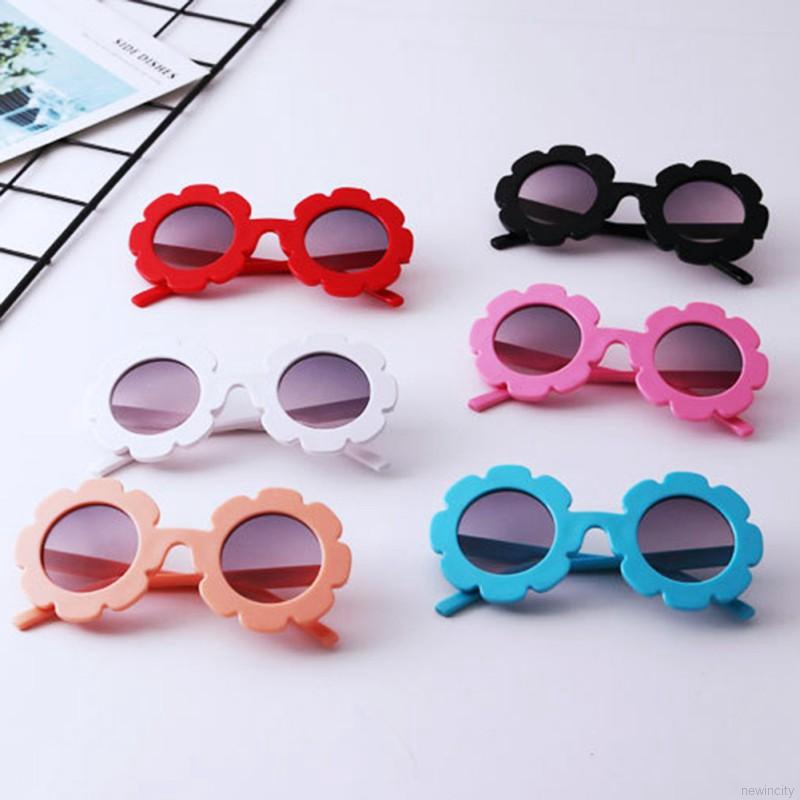 Kính mát gọng hình hoa dễ thương cho bé