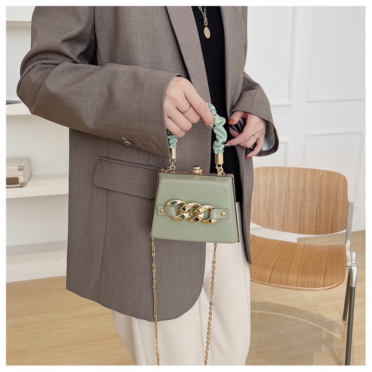 Túi đeo chéo IELGY dễ phối đồ thời trang dành cho nữ