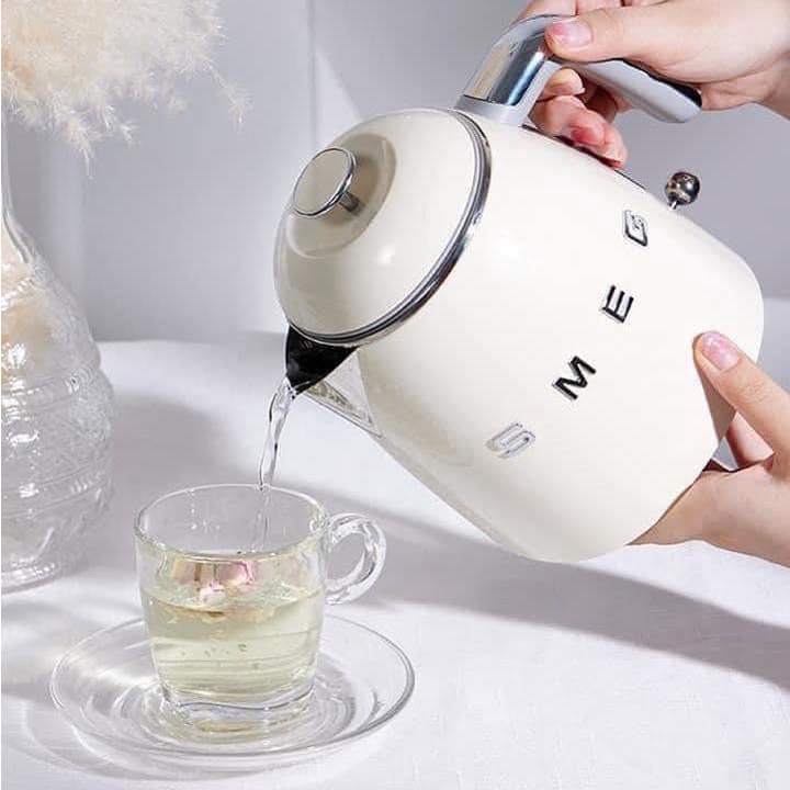 Ấm siêu tốc SMEG KLF05 mini 0,8 lit