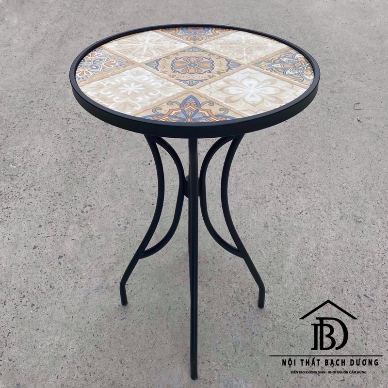 Bàn sắt hoạ tiết mỹ thuật