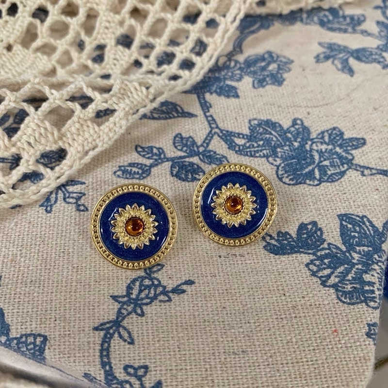 Khuyên tai tròn hoa cúc cổ điển retro - Maben