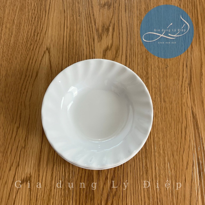 Dĩa nhựa melamine trắng sâu an toàn, tiện lợi.