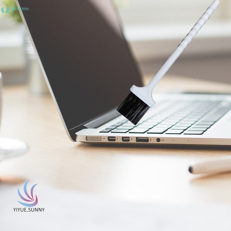 1 Bàn Chải Làm Sạch Bụi Và Bàn Phím