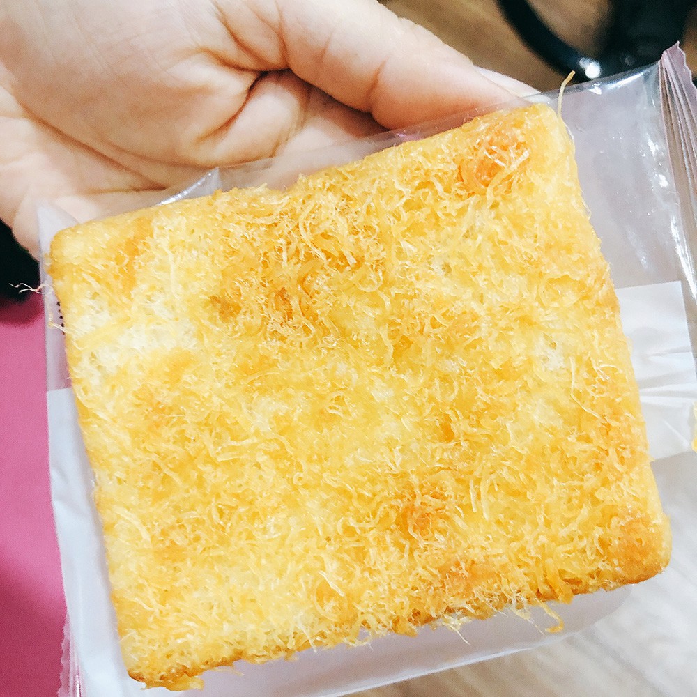 01 Cái Bánh mì sandwich phủ bơ ruốc và trứng muối Đài Loan - (Date:06 tháng) | BigBuy360 - bigbuy360.vn