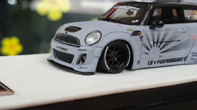 Xe Mô Hình Mini Cooper LB Works 1:64 Timothy &amp; Pierre ( Xám )